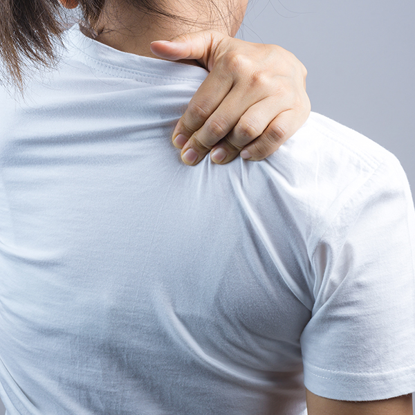 なぜ歯を食いしばるのか？ストレスと集中が引き起こす無意識の癖