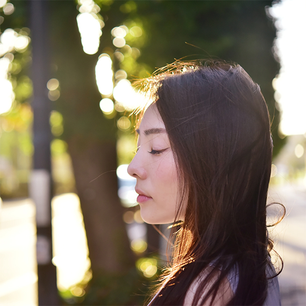 「ため息で幸せが逃げる」は嘘？身体に良い意外なリラックス効果