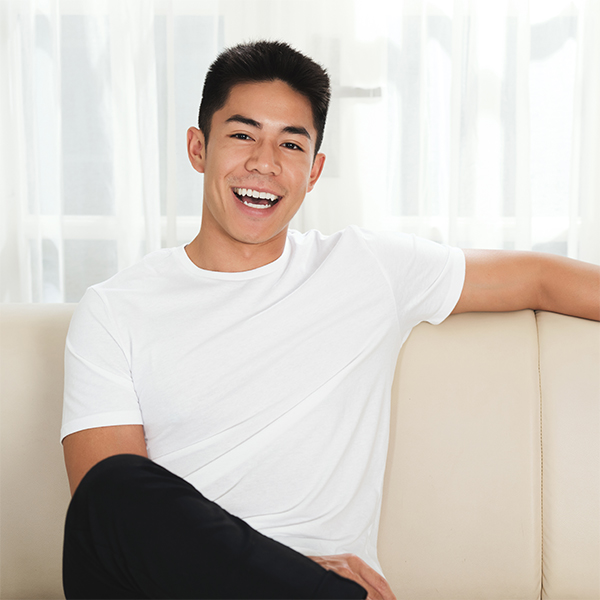 豪快な笑いや引き笑い…特殊な笑い方に隠された心理